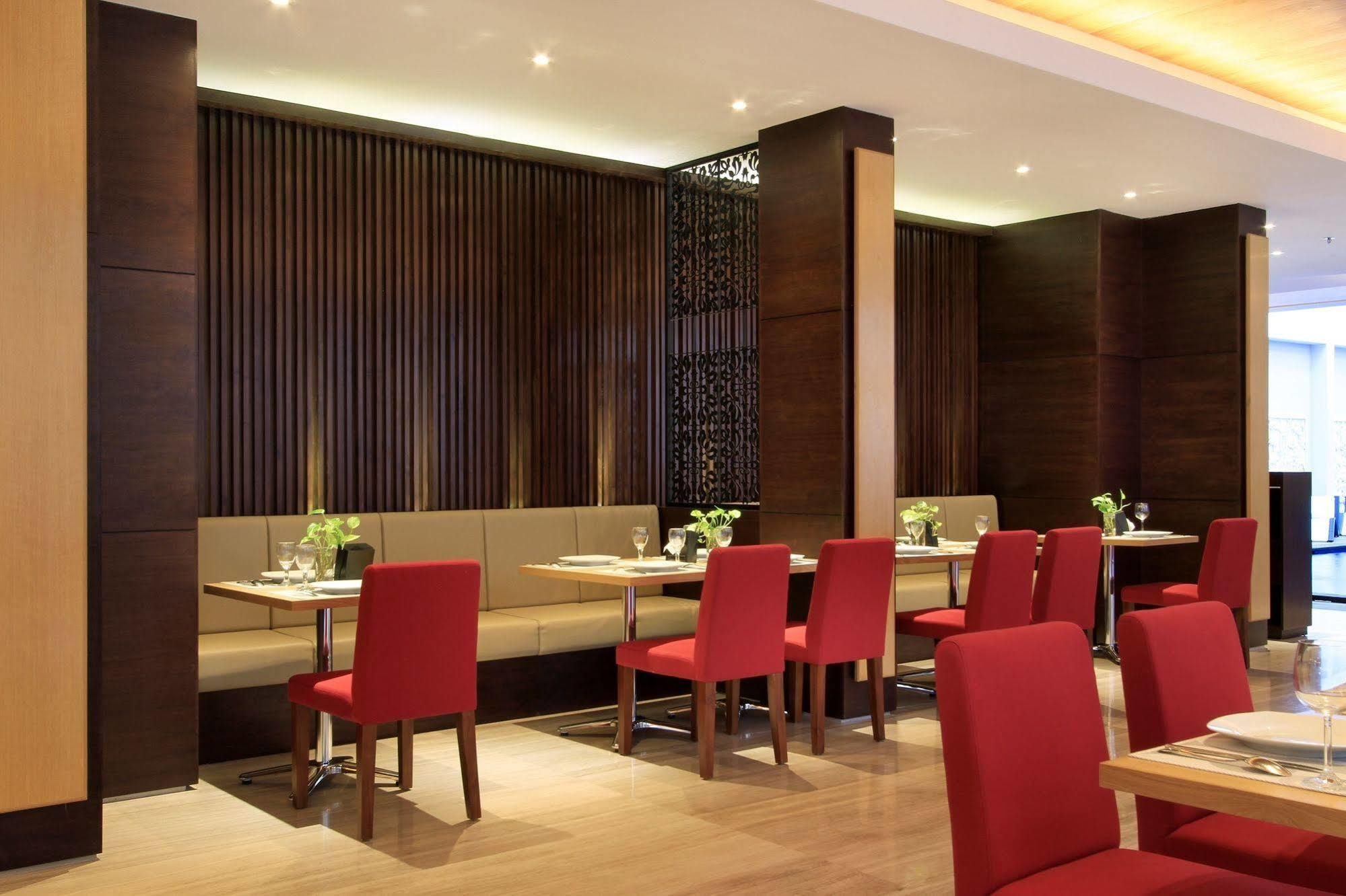 קוטה לומבוק Ohana Hotel Kuta מראה חיצוני תמונה